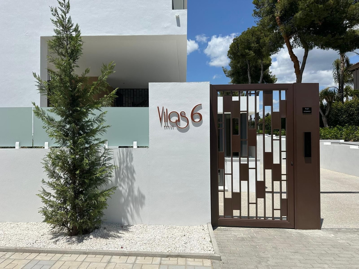 4 Bedroom Villa for Sale in Nueva Andalucía — 2