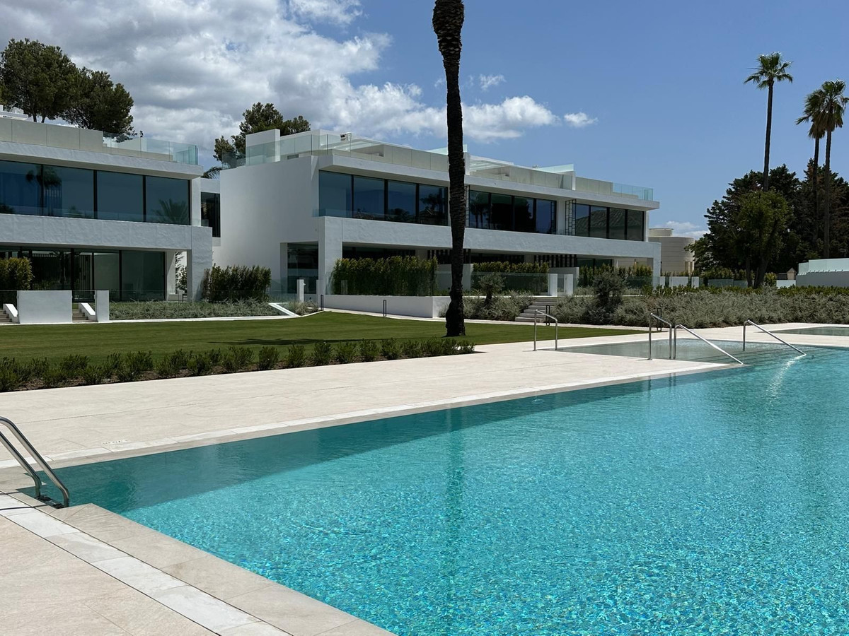 4 Bedroom Villa for Sale in Nueva Andalucía — 5