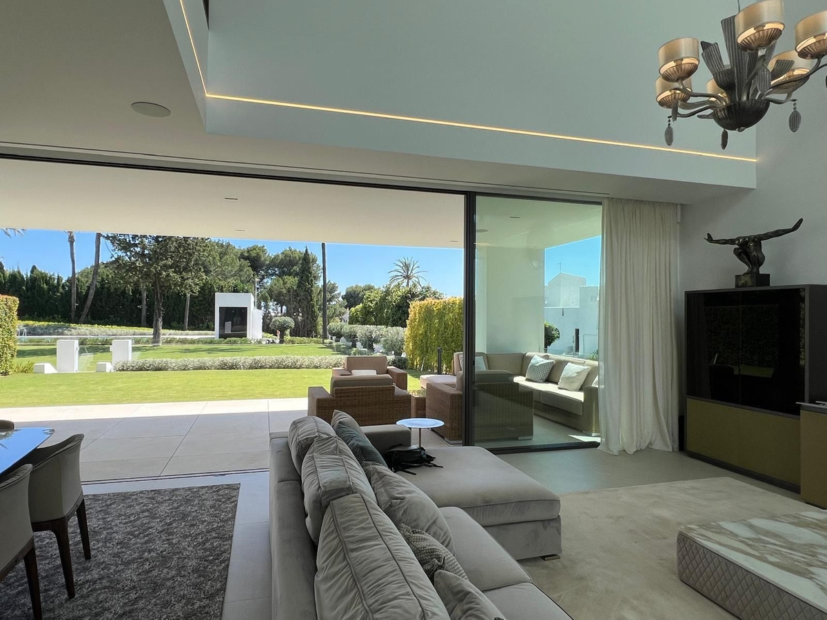4 Bedroom Villa for Sale in Nueva Andalucía — 6