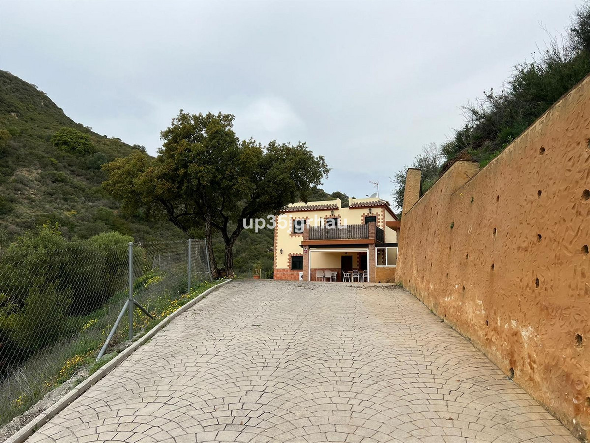 6 Bedroom Villa for Sale in Estepona — 5