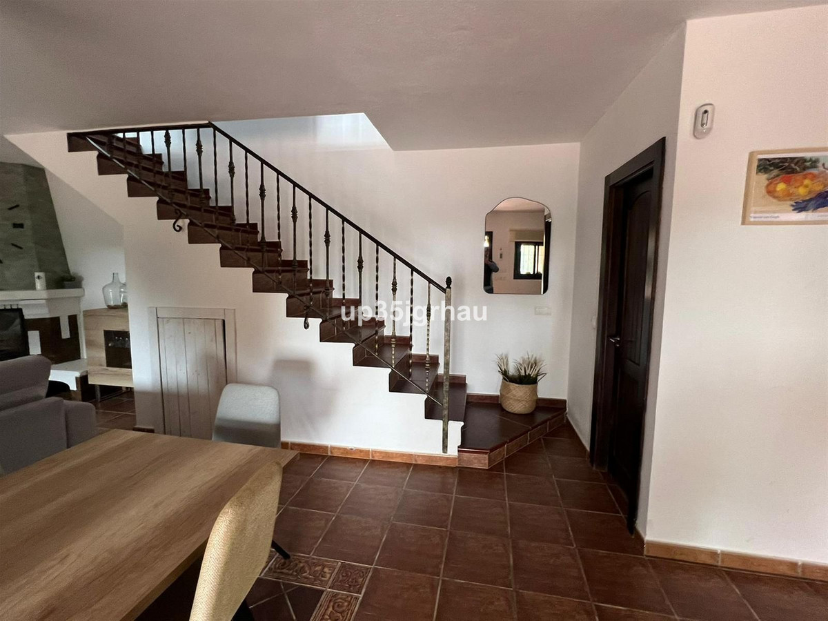 6 Bedroom Villa for Sale in Estepona — 7