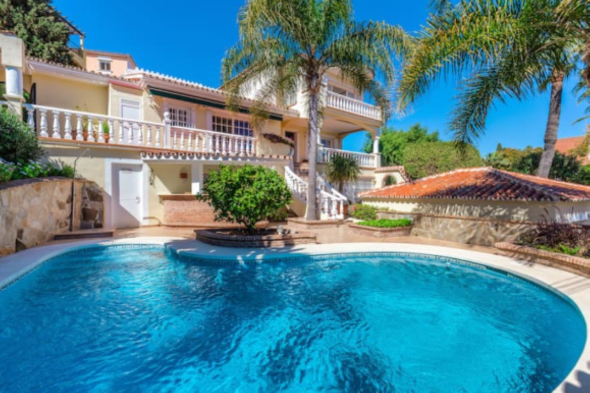 5 Bedroom Villa for Sale in Nueva Andalucía