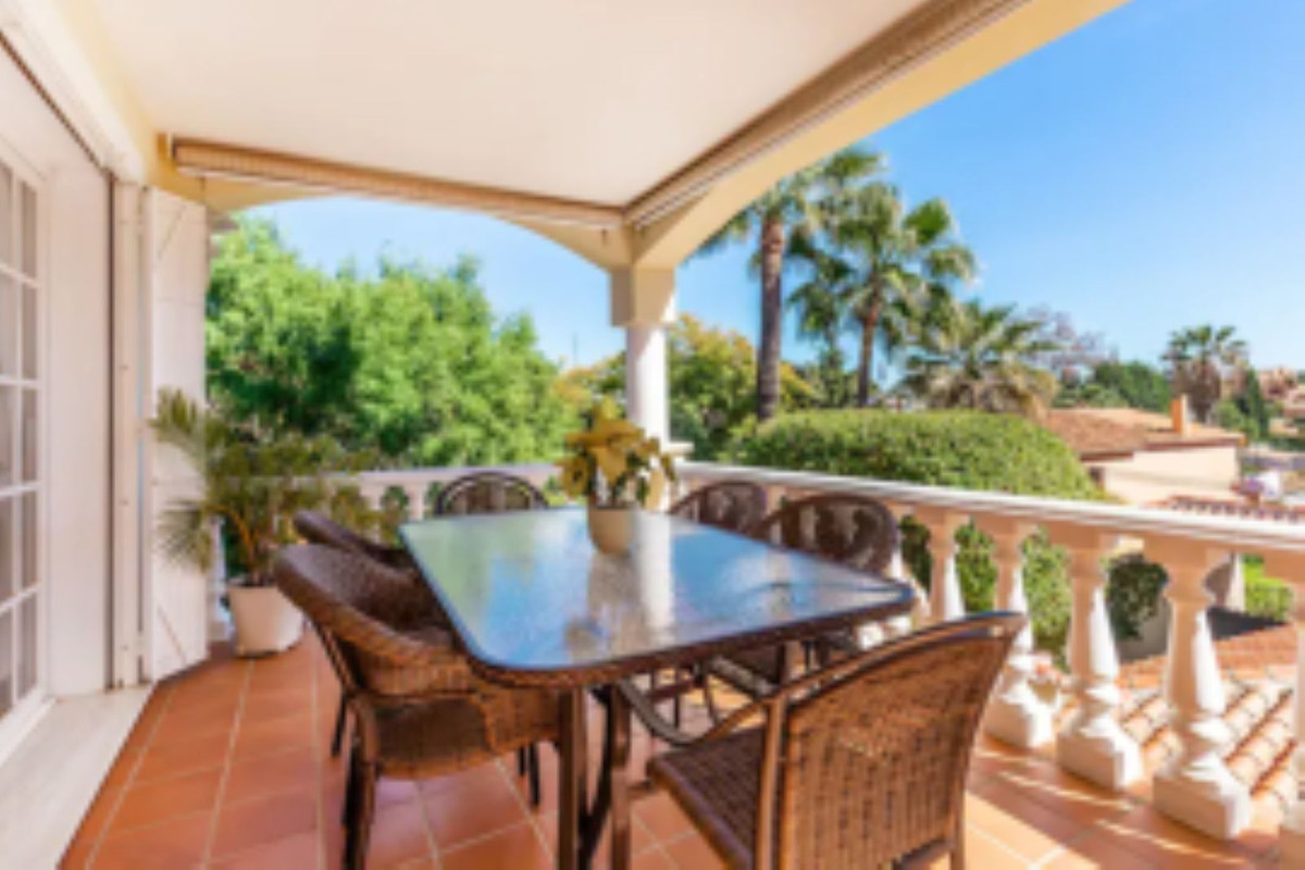 5 Bedroom Villa for Sale in Nueva Andalucía — 3