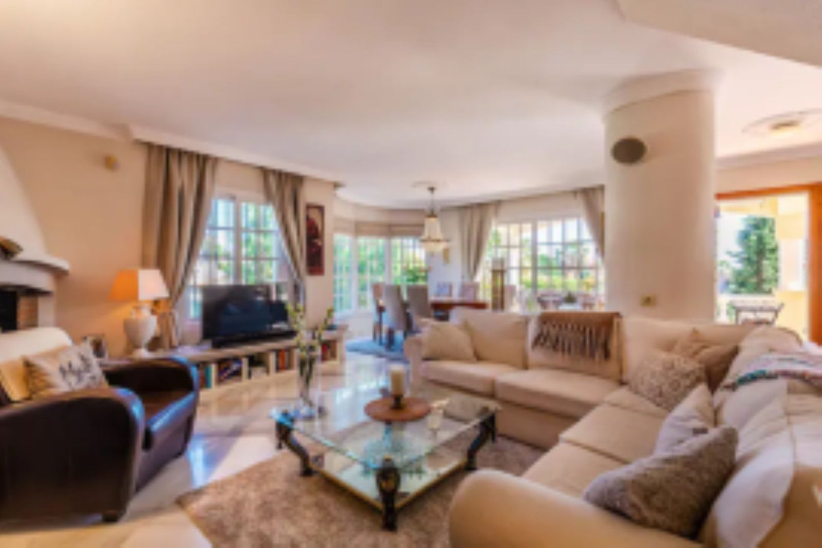 5 Bedroom Villa for Sale in Nueva Andalucía — 7