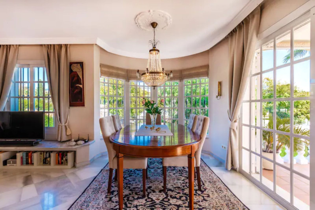 5 Bedroom Villa for Sale in Nueva Andalucía — 8