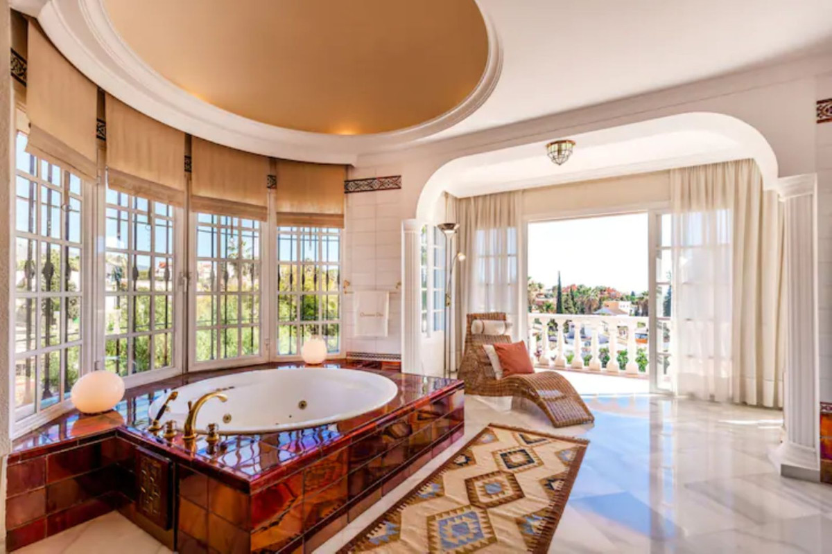 5 Bedroom Villa for Sale in Nueva Andalucía — 9