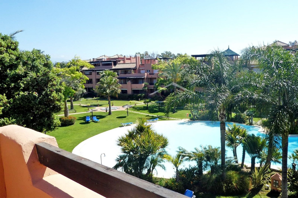 2 Bedroom Apartment for Sale in Guadalmina Baja — 3