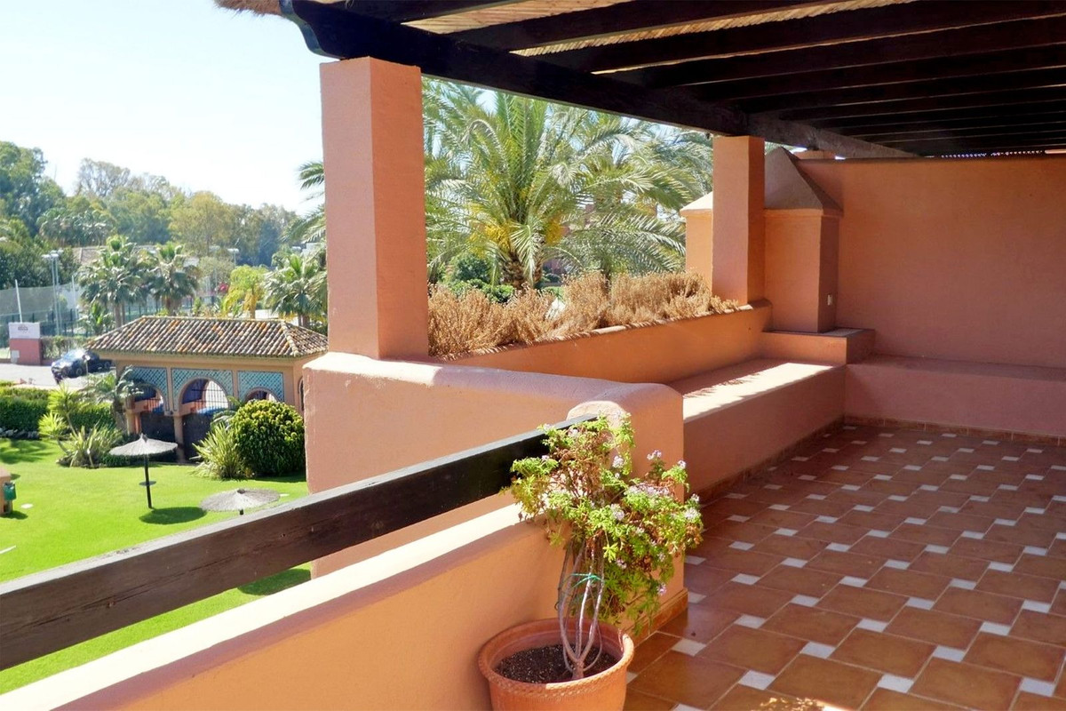 2 Bedroom Apartment for Sale in Guadalmina Baja — 4