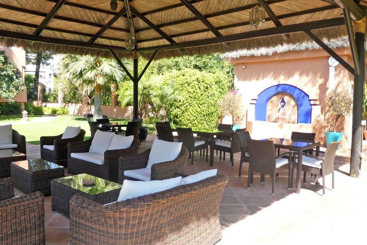 2 Bedroom Apartment for Sale in Guadalmina Baja — view 10