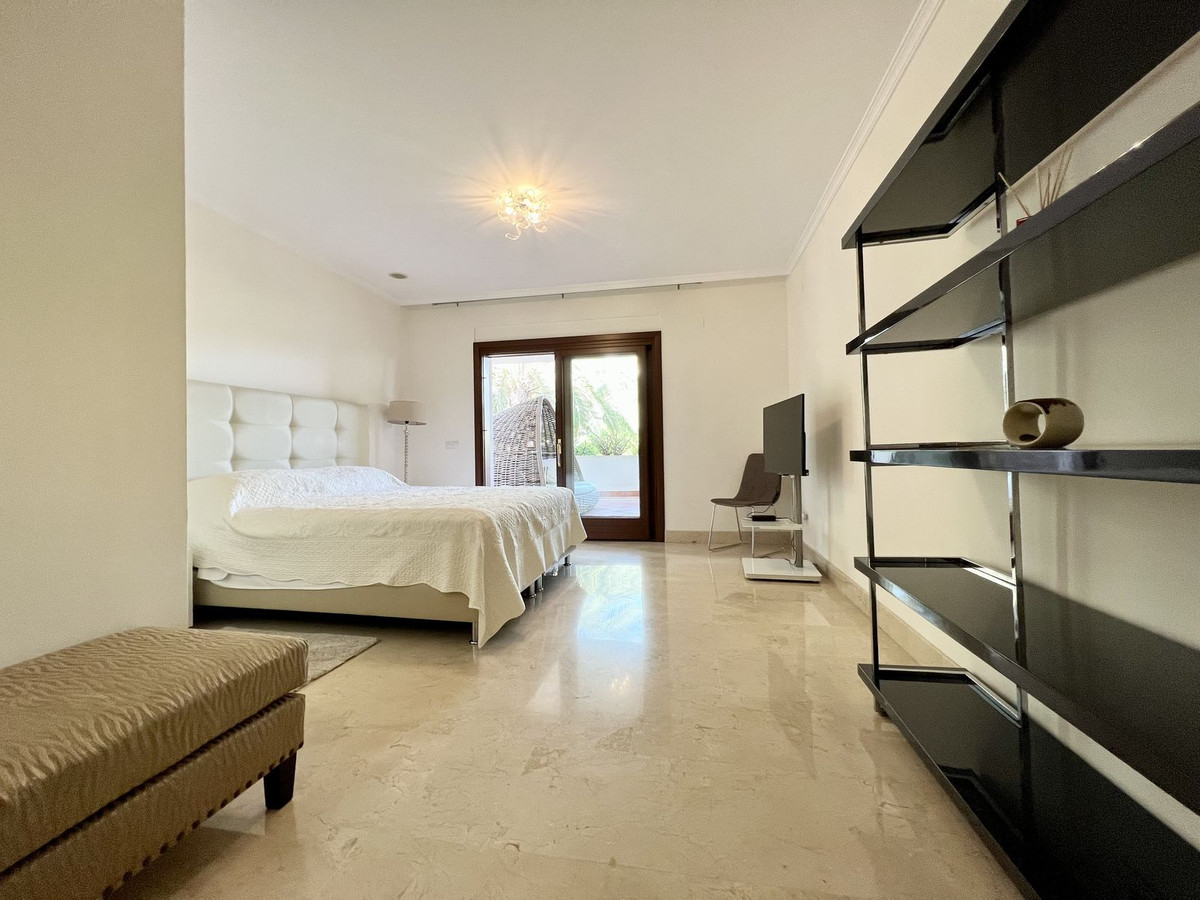 2 Bedroom Apartment for Sale in The Golden Mile — view 20