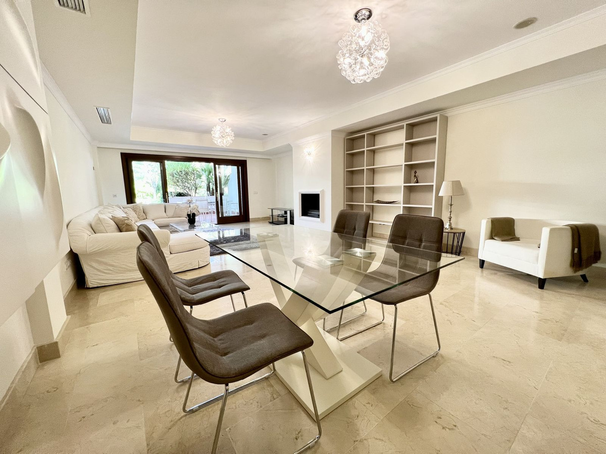 2 Bedroom Apartment for Sale in The Golden Mile — 8