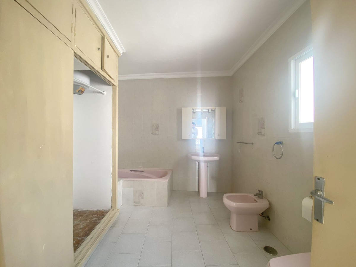 4 Bedroom Villa for Sale in Marbella — 9