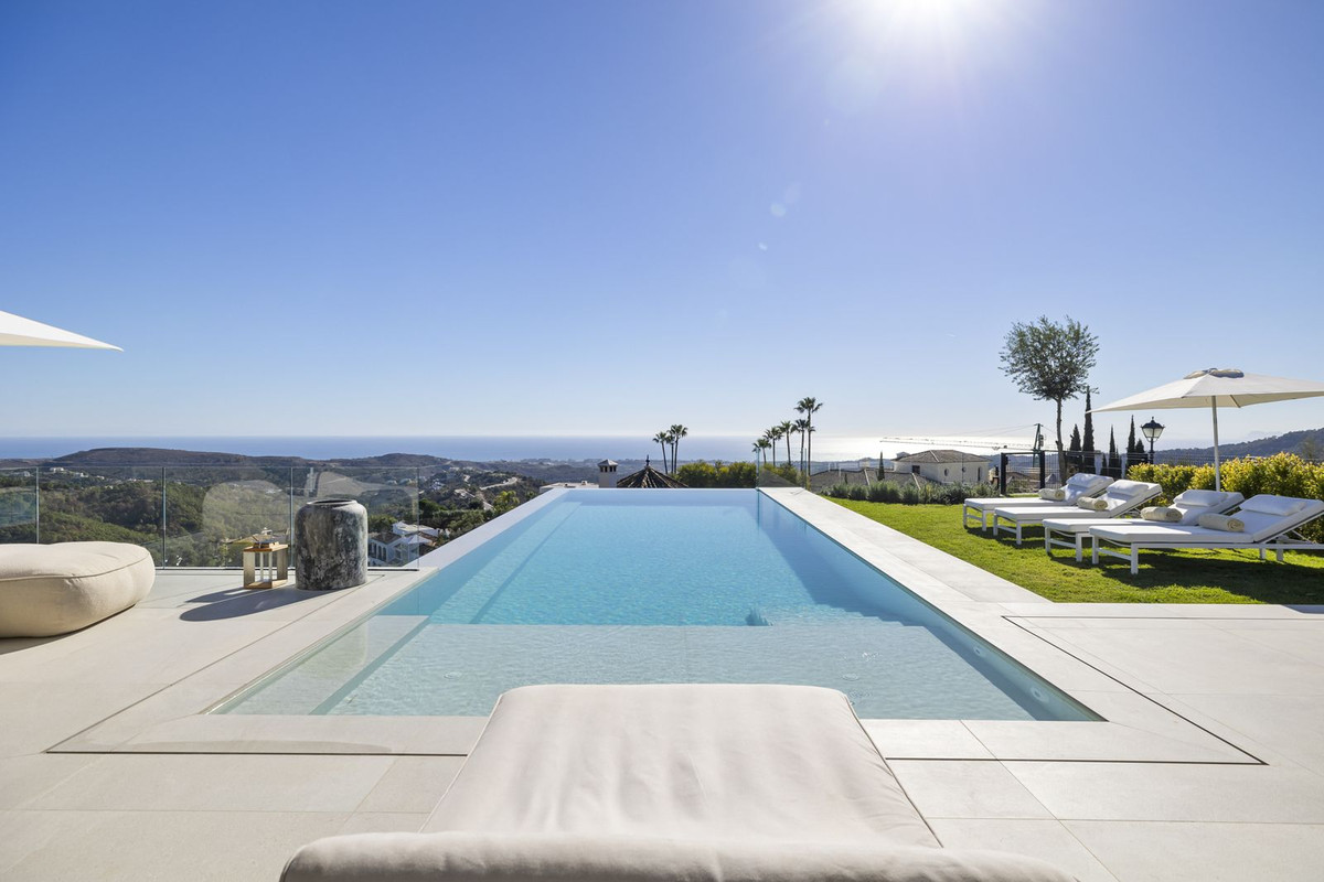 6 Bedroom Villa for Sale in Benahavís — 2