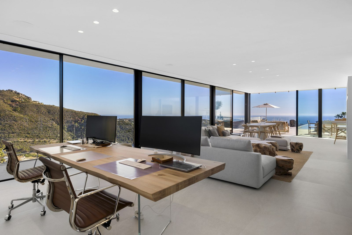 6 Bedroom Villa for Sale in Benahavís — view 12