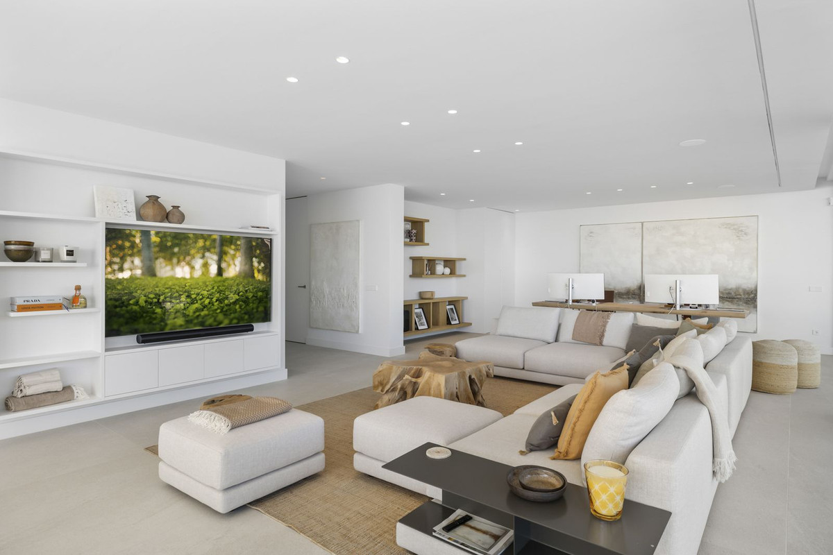 6 Bedroom Villa for Sale in Benahavís — view 17