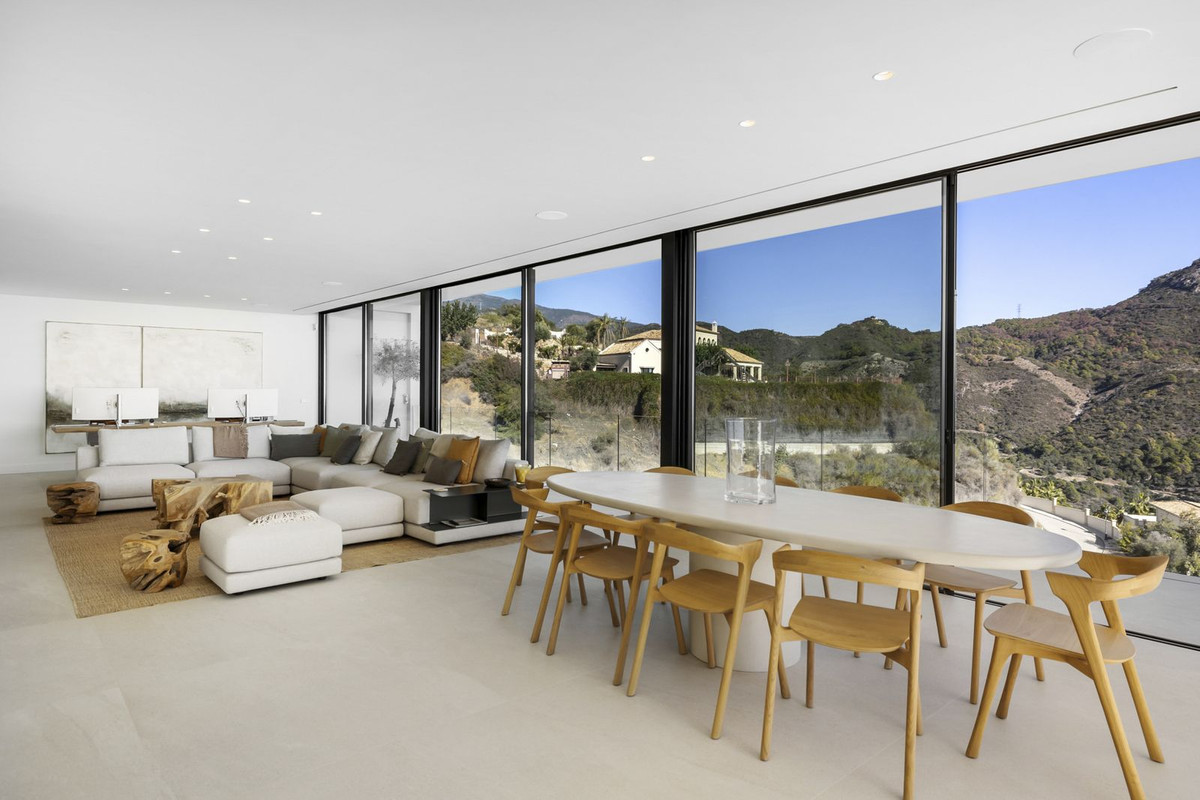 6 Bedroom Villa for Sale in Benahavís — view 18