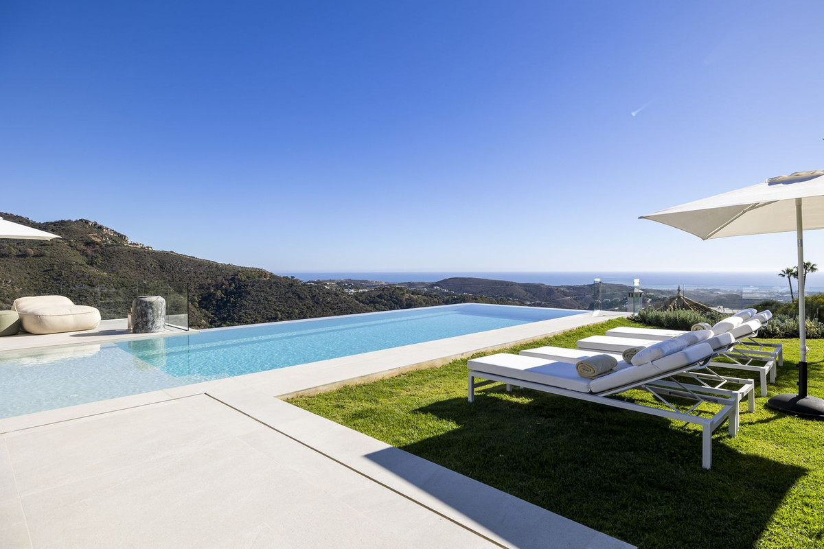 6 Bedroom Villa for Sale in Benahavís — 4