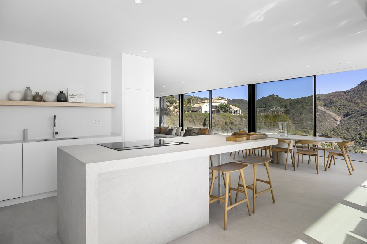 6 Bedroom Villa for Sale in Benahavís — view 10