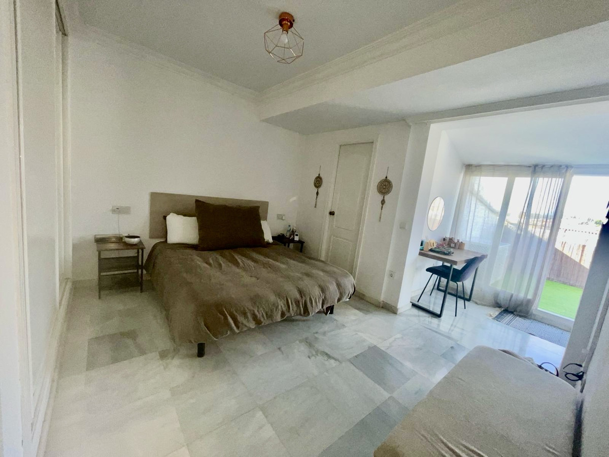 3 Bedroom Apartment for Sale in The Golden Mile — view 11