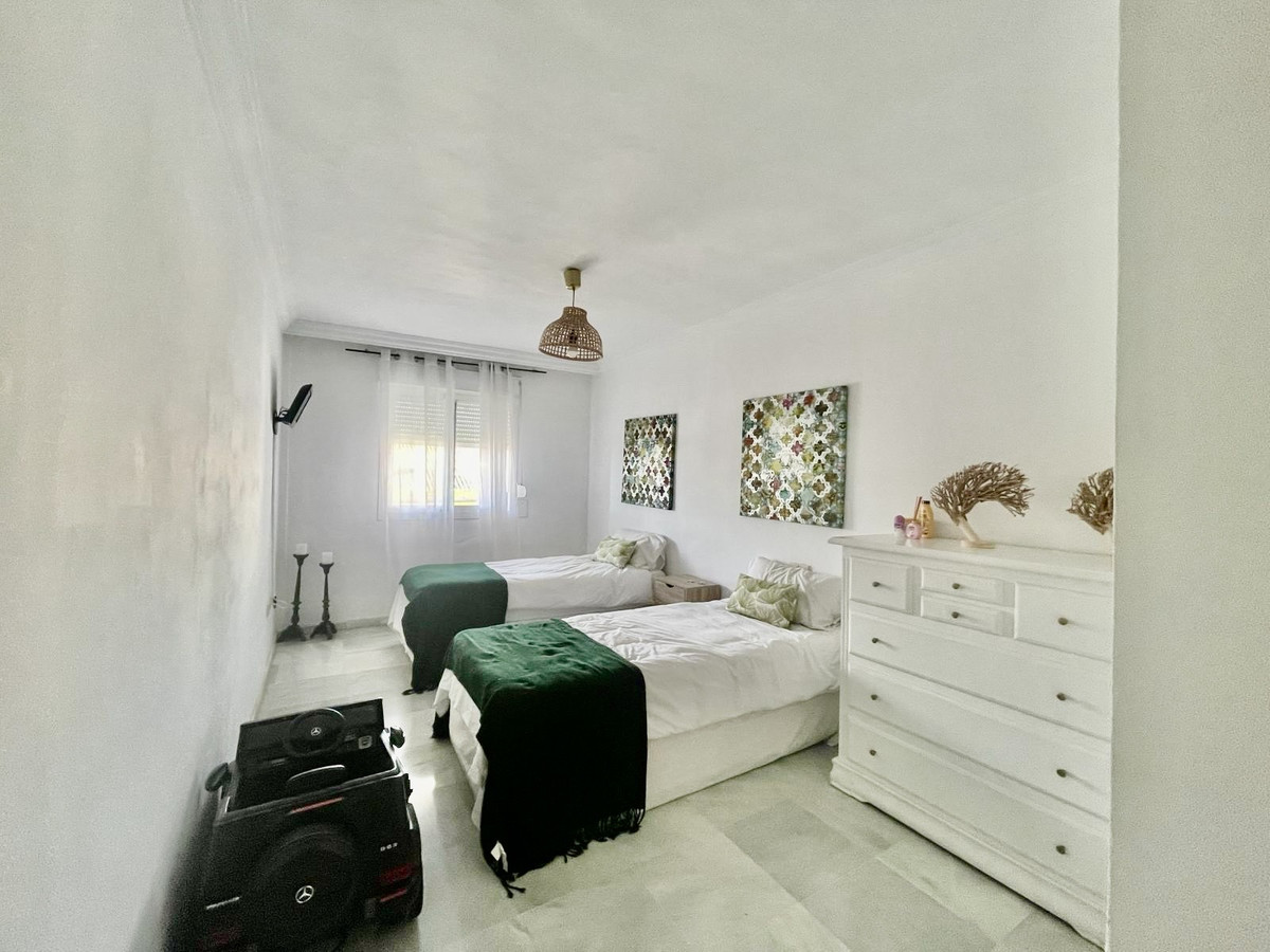3 Bedroom Apartment for Sale in The Golden Mile — 8
