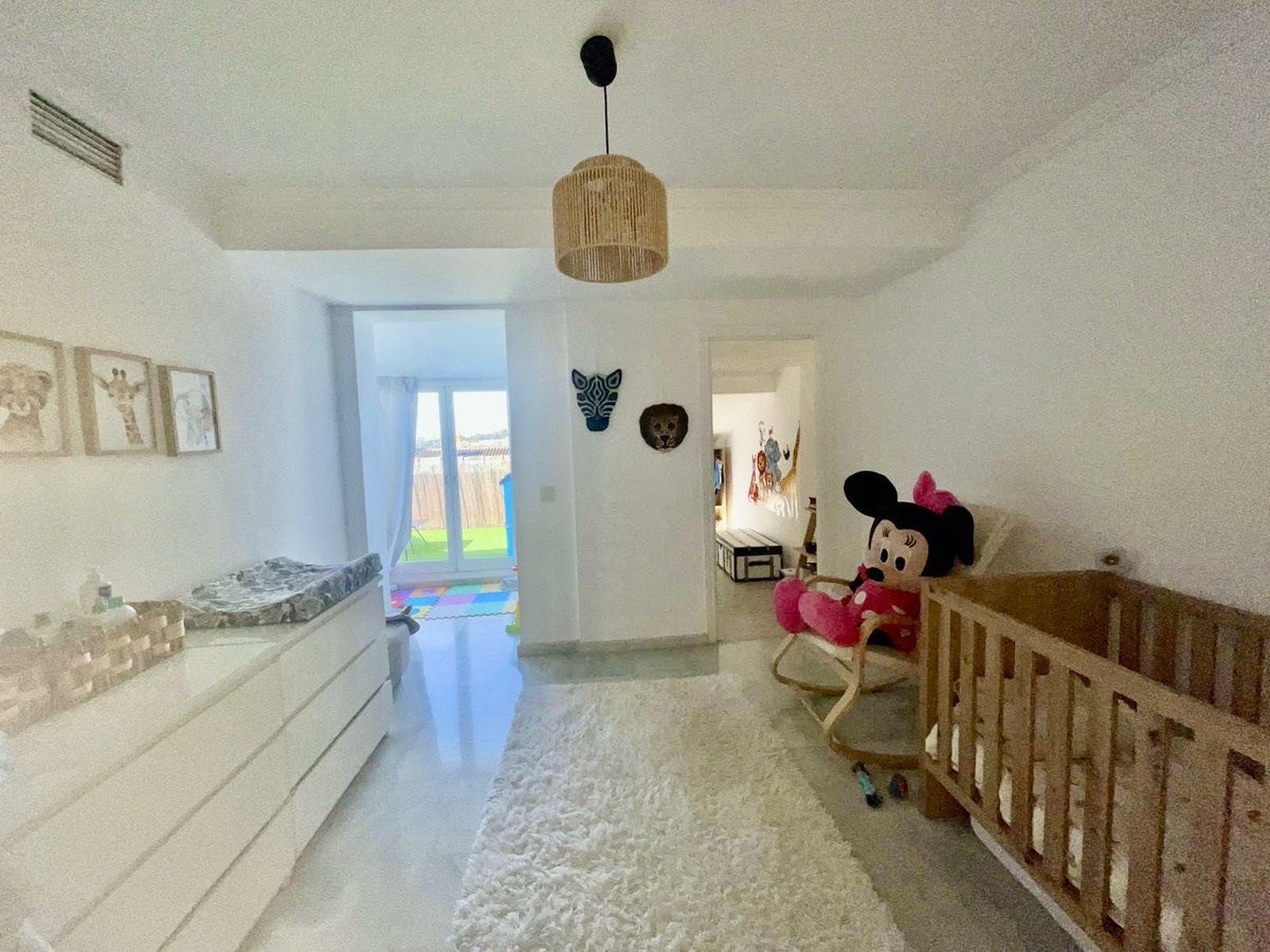 3 Bedroom Apartment for Sale in The Golden Mile — view 10
