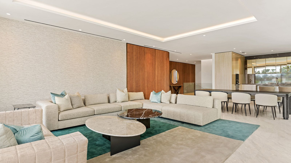 4 Bedroom Apartment for Sale in The Golden Mile — 3