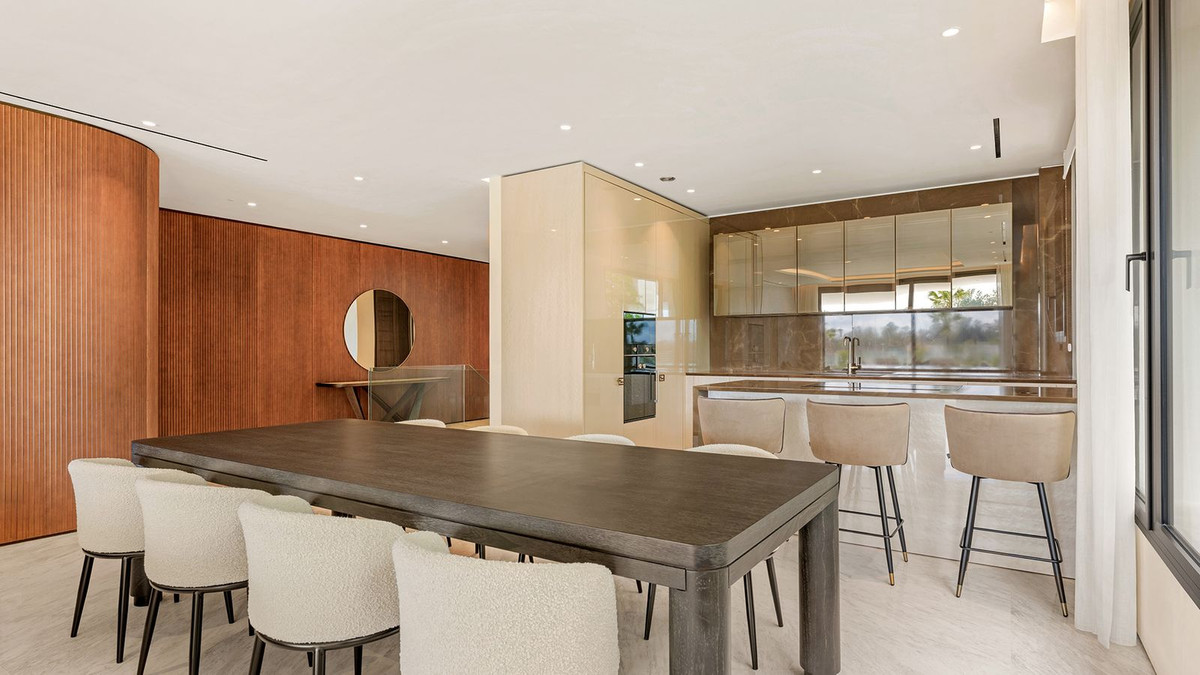 4 Bedroom Apartment for Sale in The Golden Mile — 5