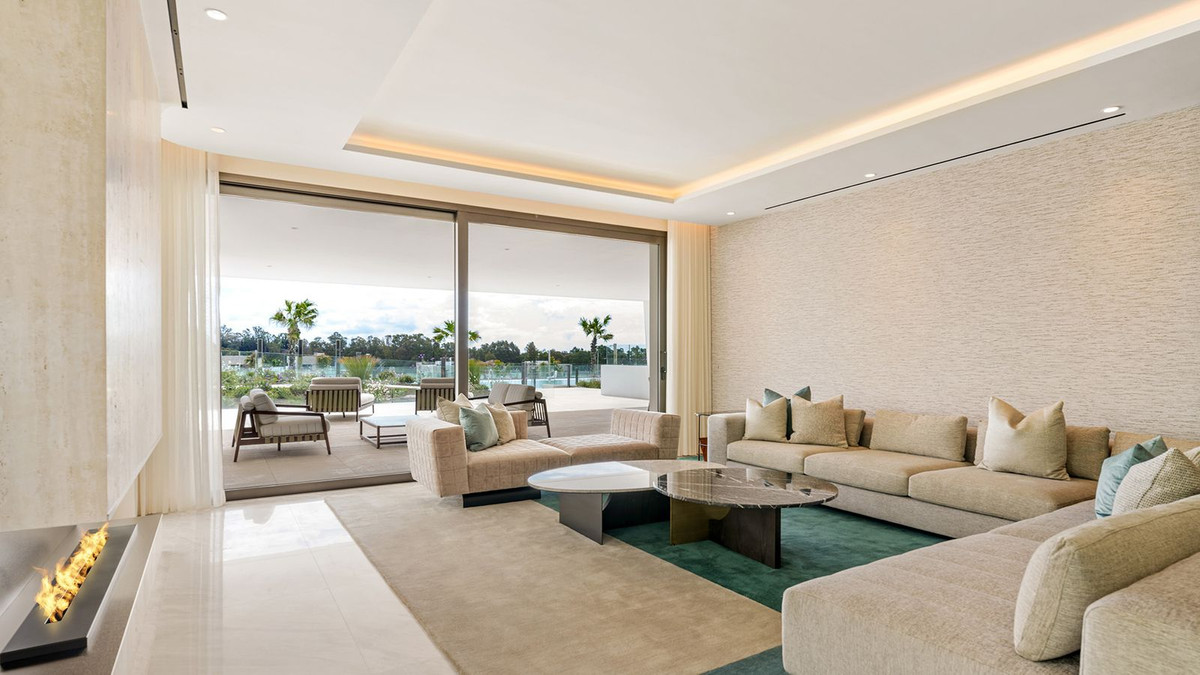 4 Bedroom Apartment for Sale in The Golden Mile — 9