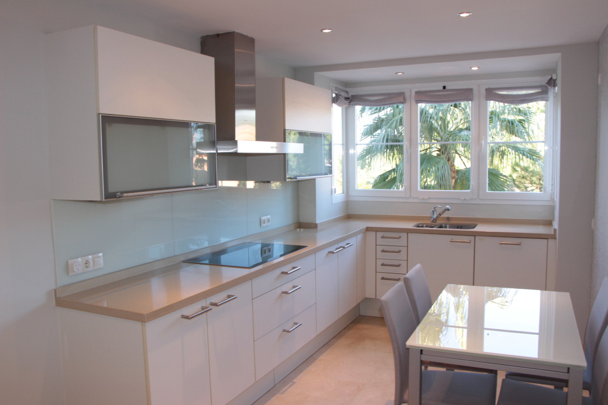 2 Bedroom Apartment for Sale in Marbella — view 11