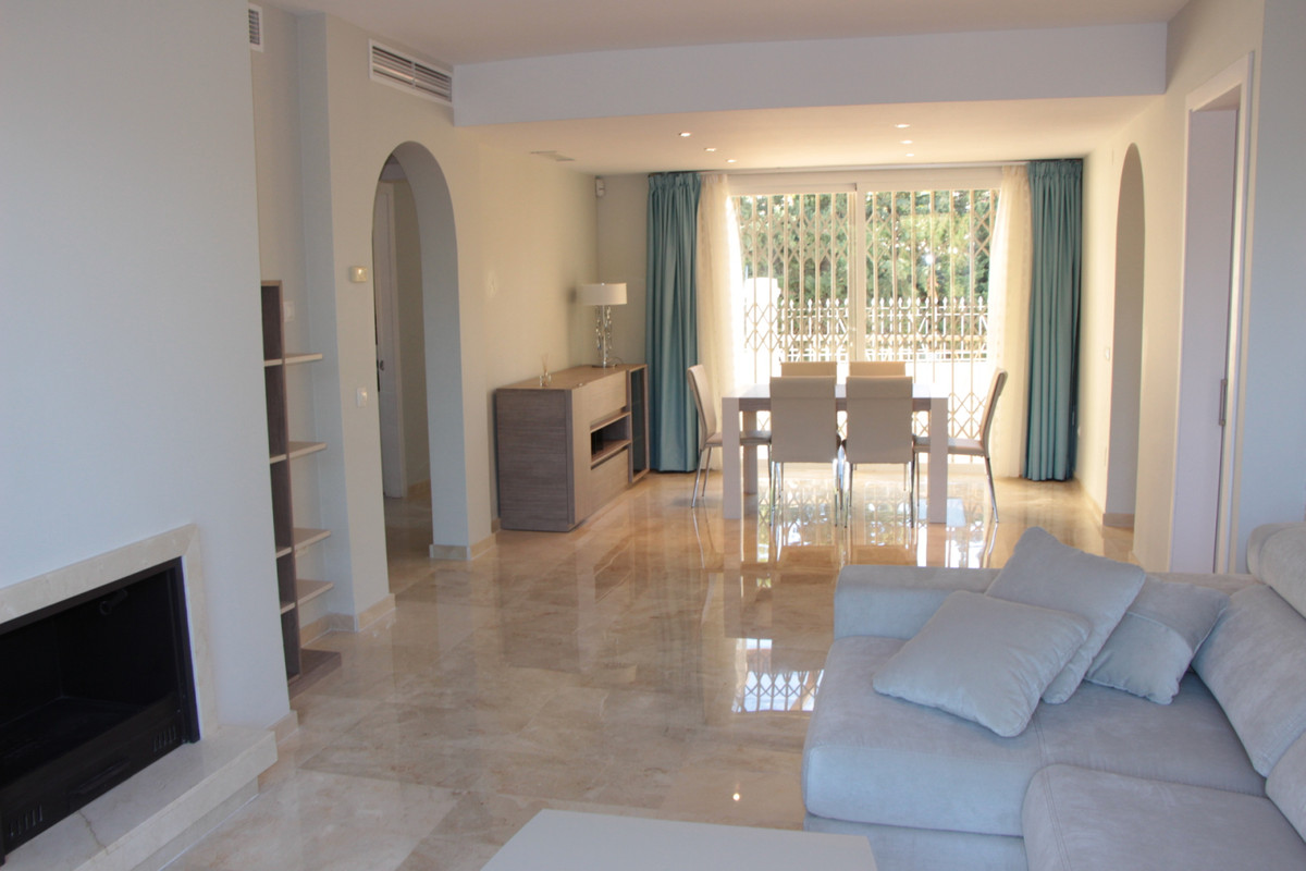 2 Bedroom Apartment for Sale in Marbella — view 12