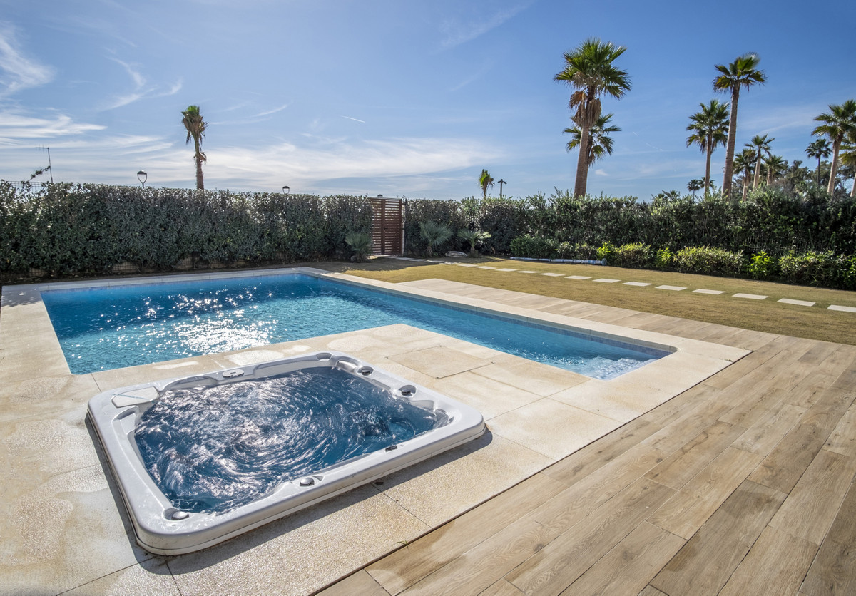 5 Bedroom Villa for Sale in New Golden Mile — view 16