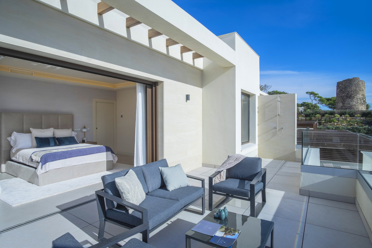 5 Bedroom Villa for Sale in New Golden Mile — view 19