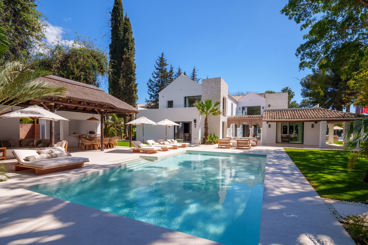 5 Bedroom Villa for Sale in Nueva Andalucía