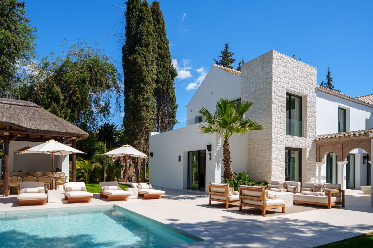 5 Bedroom Villa for Sale in Nueva Andalucía — 2