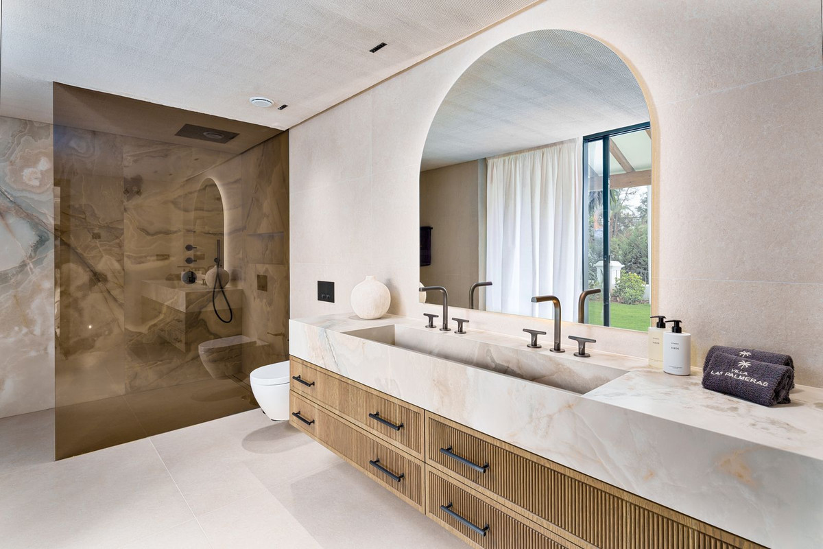 5 Bedroom Villa for Sale in Nueva Andalucía — view 17