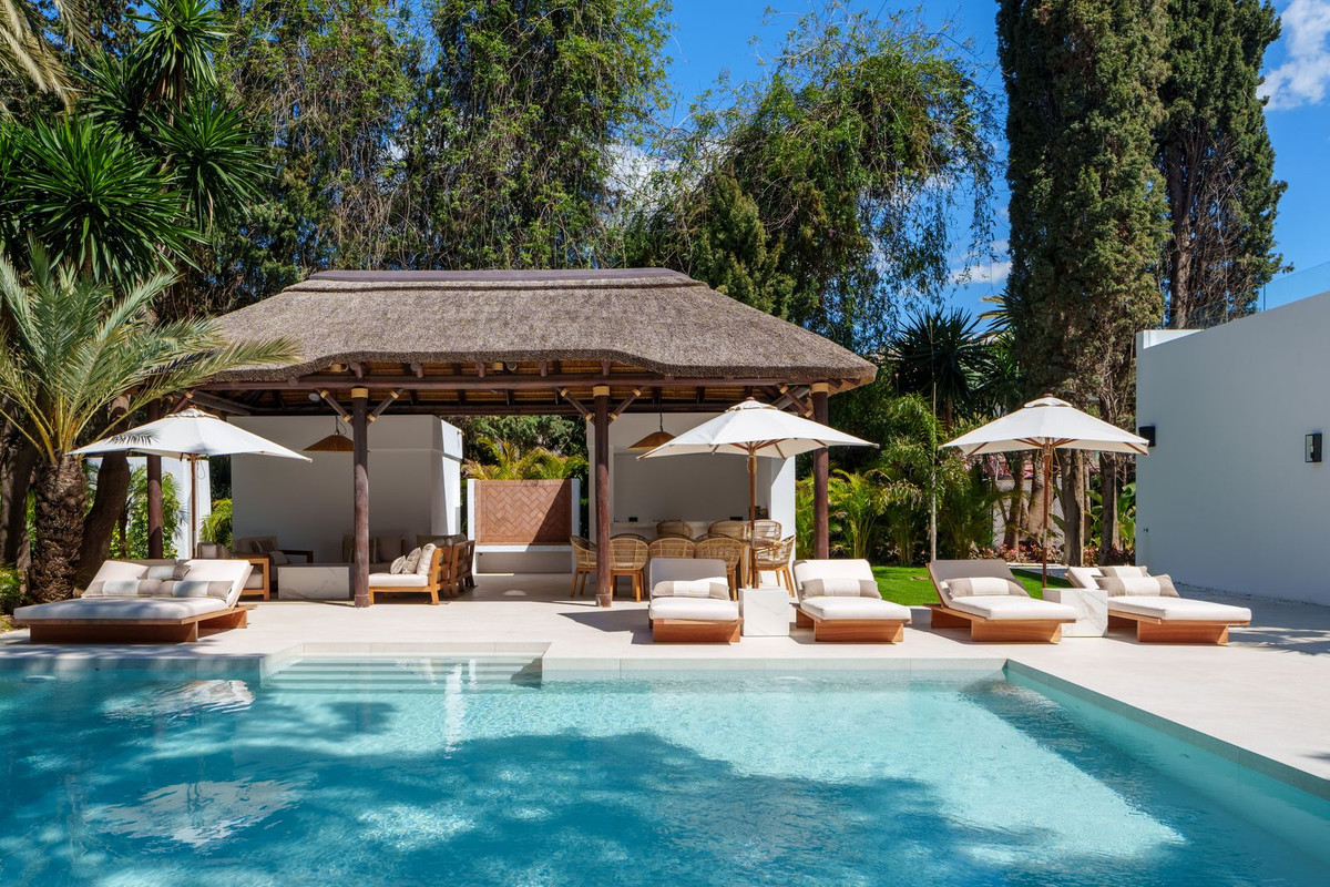 5 Bedroom Villa for Sale in Nueva Andalucía — 3