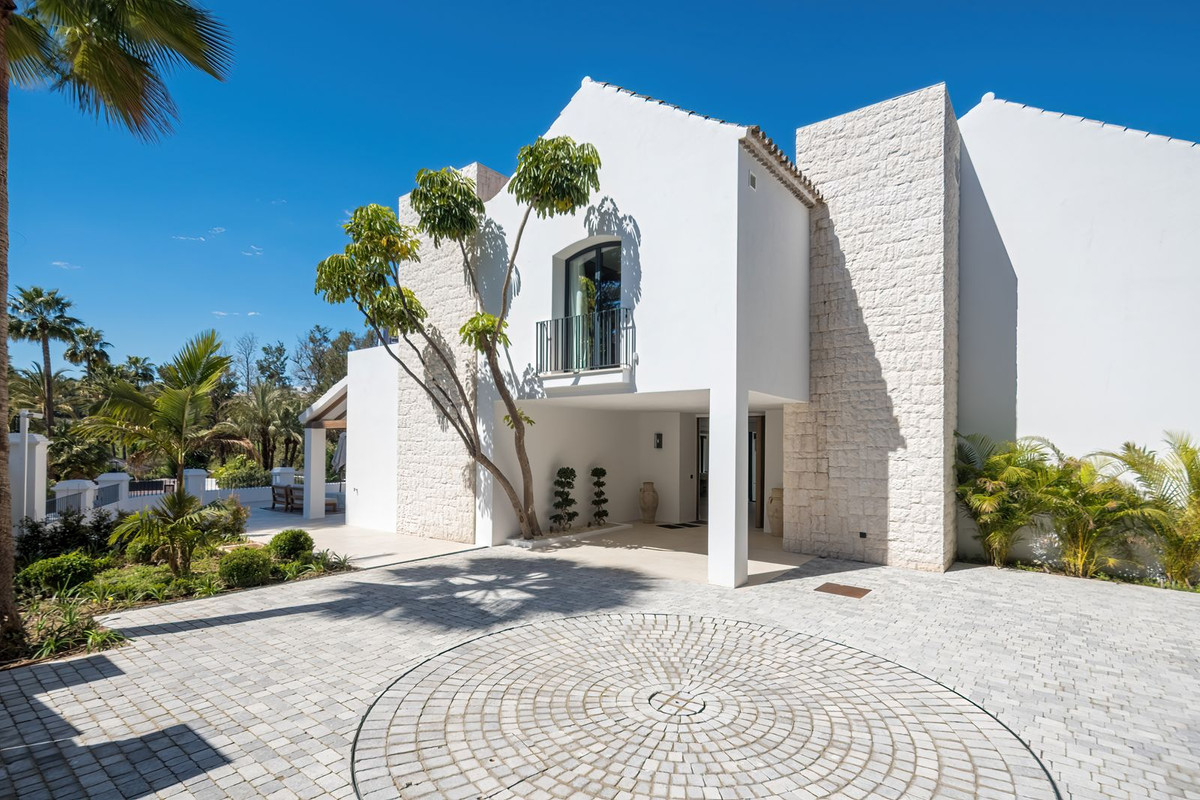 5 Bedroom Villa for Sale in Nueva Andalucía — 4