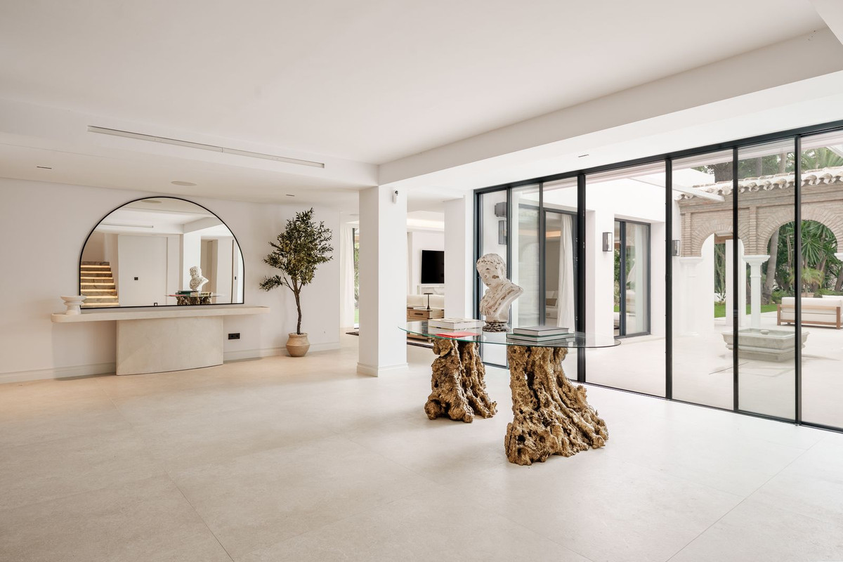 5 Bedroom Villa for Sale in Nueva Andalucía — 6