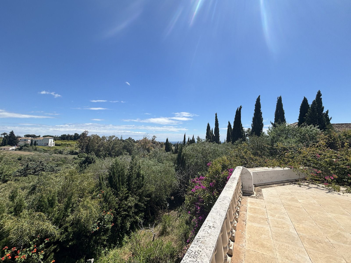 6 Bedroom Villa for Sale in The Golden Mile — 2