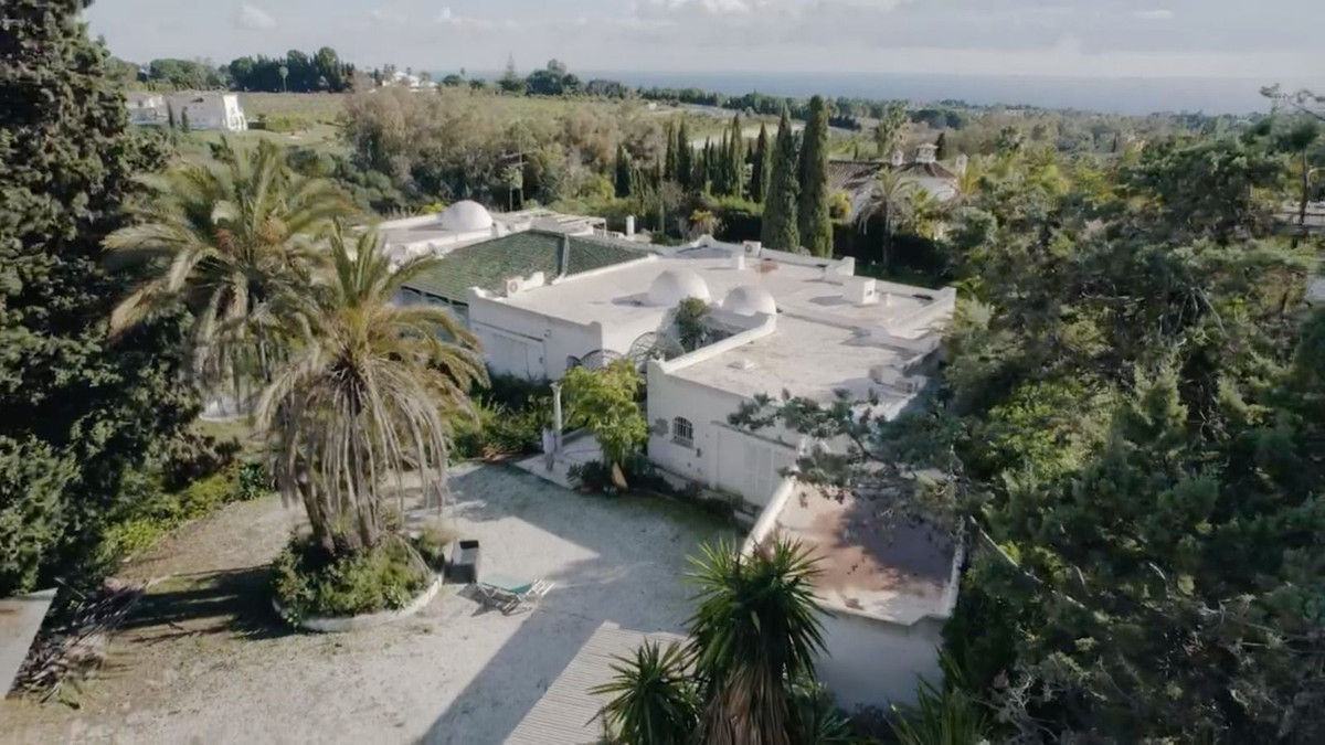 6 Bedroom Villa for Sale in The Golden Mile — 4