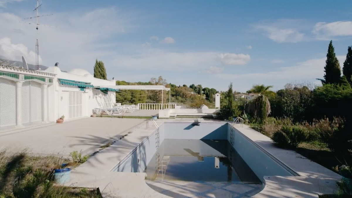 6 Bedroom Villa for Sale in The Golden Mile — 5