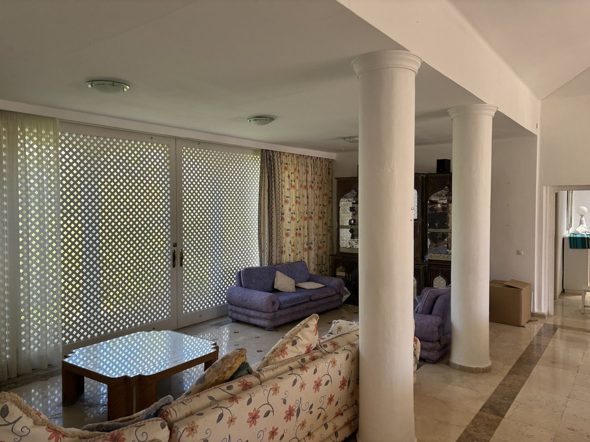 6 Bedroom Villa for Sale in The Golden Mile — 7
