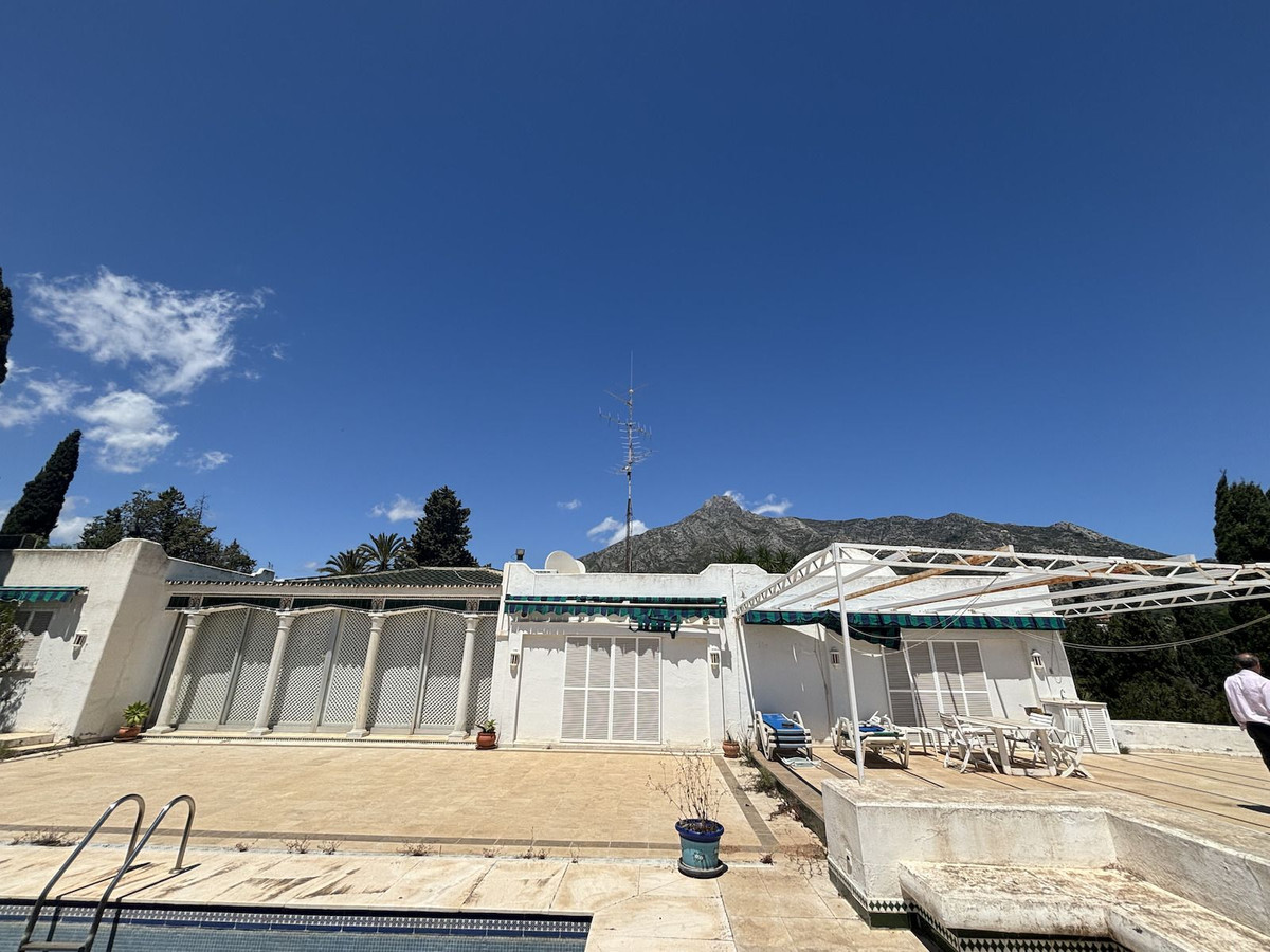 6 Bedroom Villa for Sale in The Golden Mile — 8