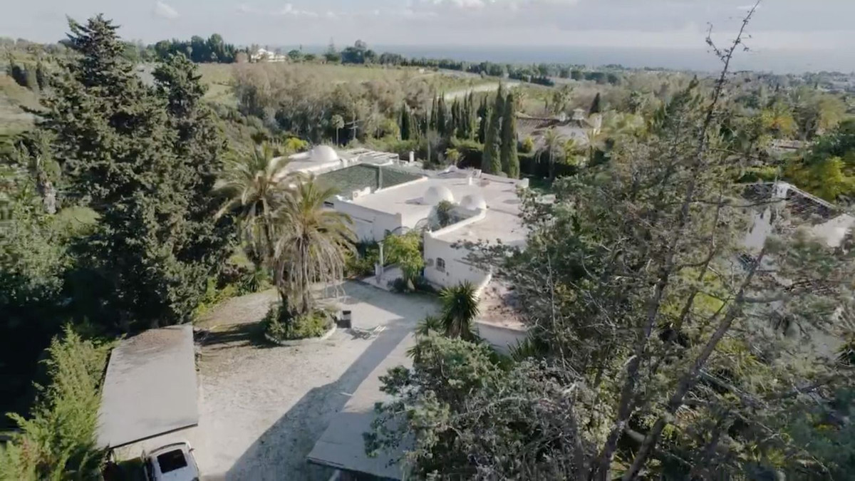 6 Bedroom Villa for Sale in The Golden Mile — view 10