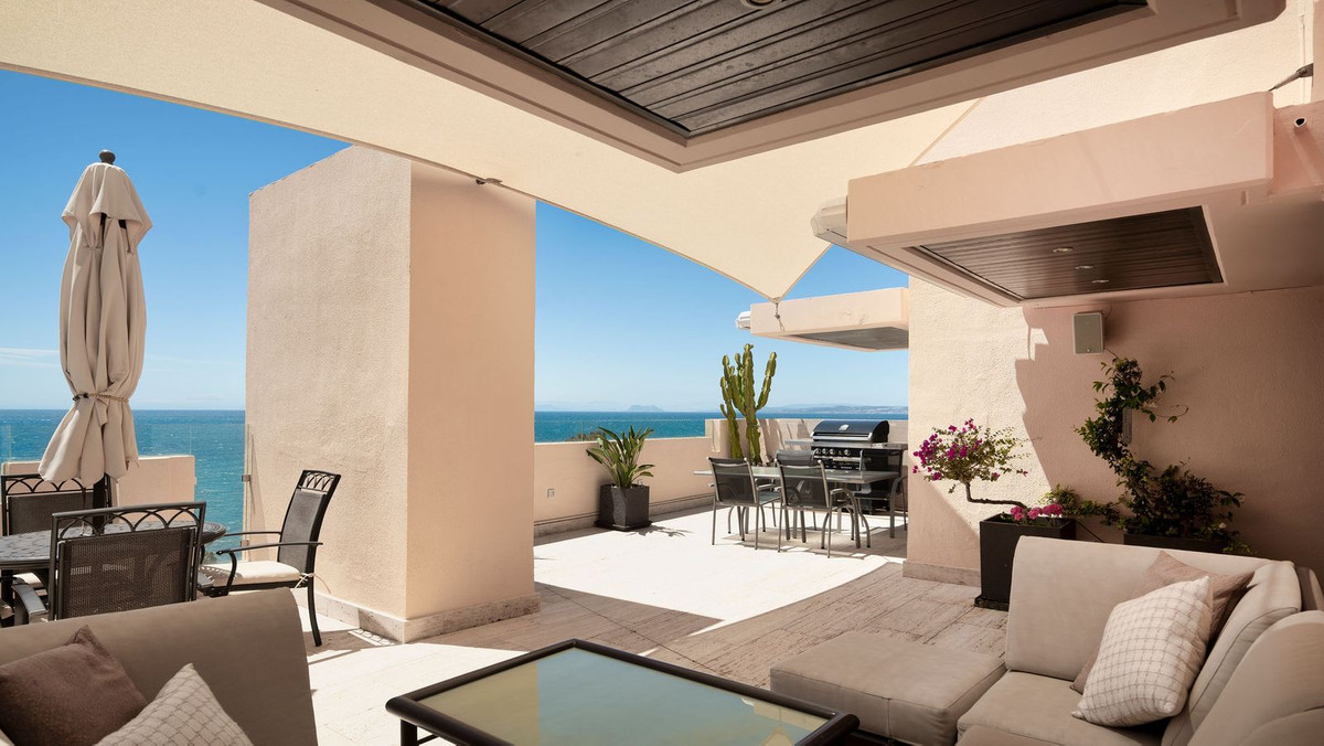 6 Bedroom Apartment for Sale in Estepona — 2