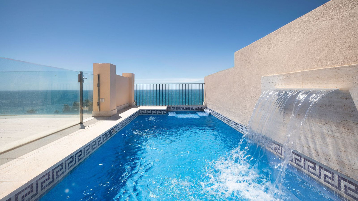 6 Bedroom Apartment for Sale in Estepona — 3