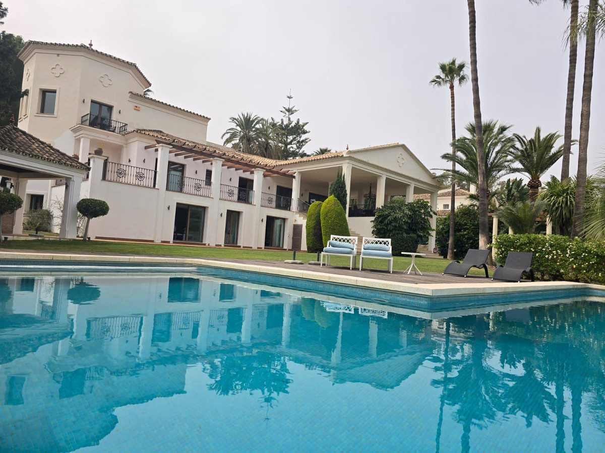 6 Bedroom Villa for Sale in Marbella
