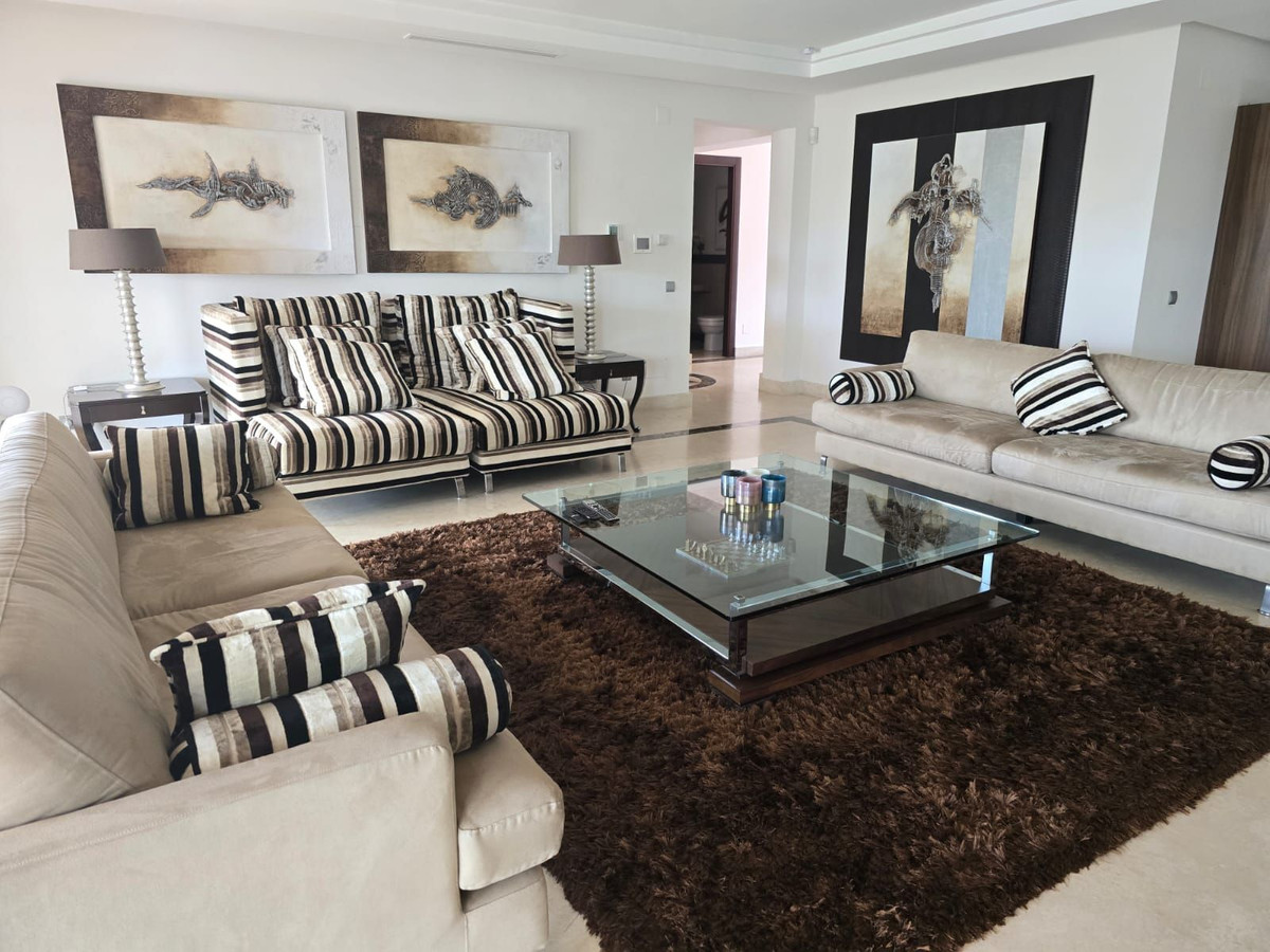 6 Bedroom Villa for Sale in Marbella — view 11