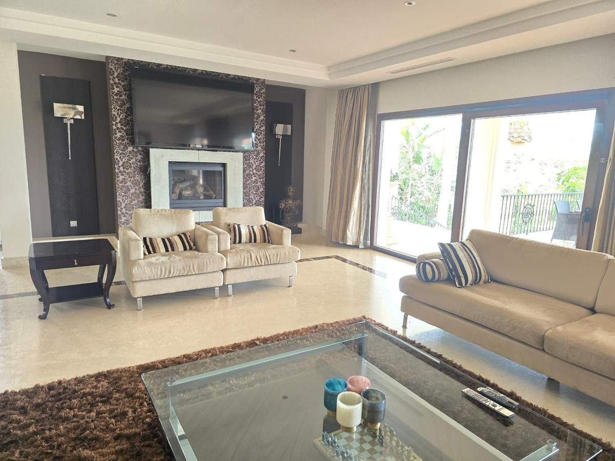 6 Bedroom Villa for Sale in Marbella — view 13