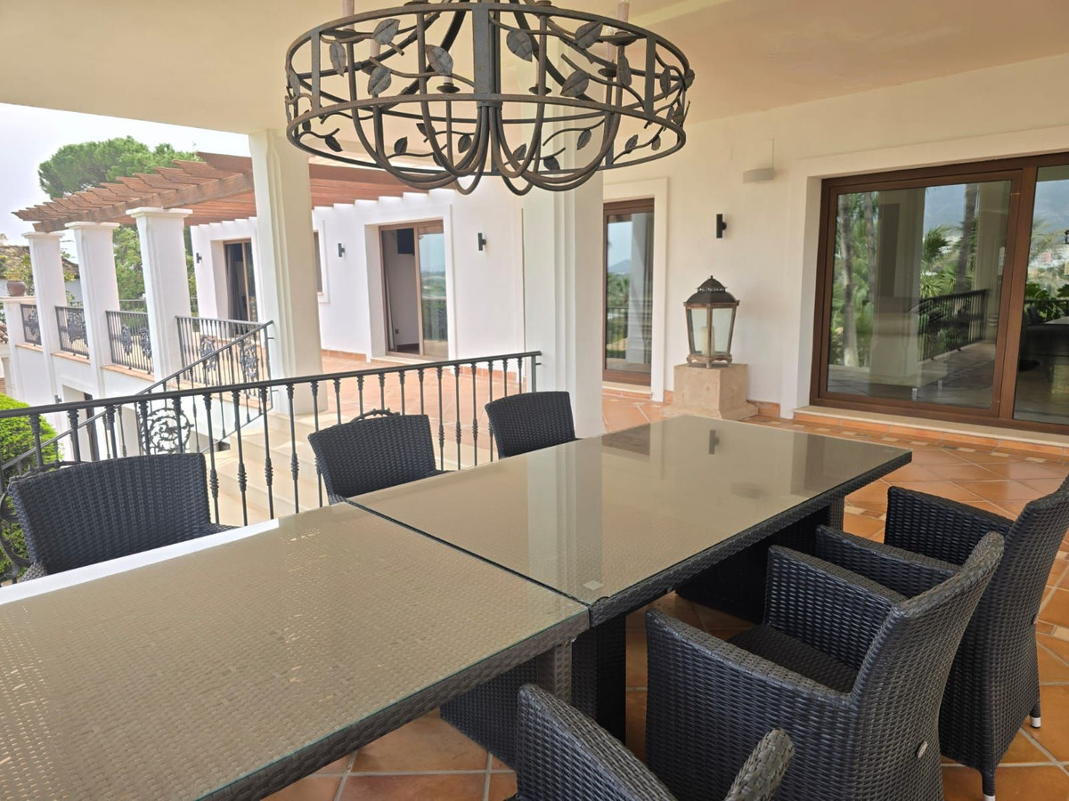 6 Bedroom Villa for Sale in Marbella — view 14